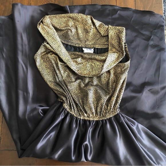 Nu-Mode Black and gold 3/4 length gown size 9/10 with crinoline and belt cruise - Picture 7 of 8